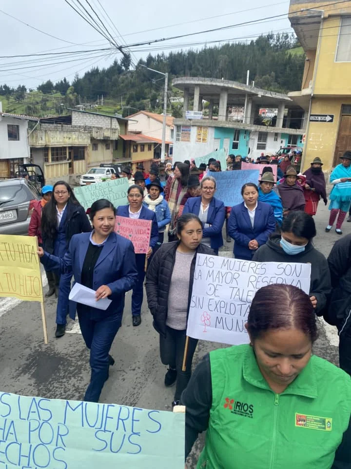 Marcha en Salinas por los derechos de mujeres