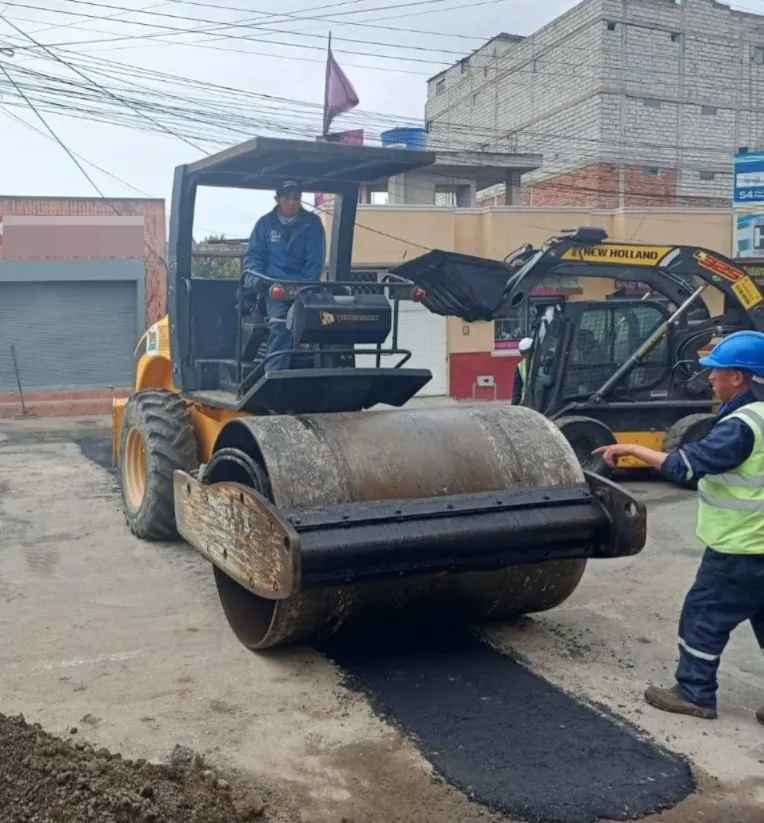 Bacheo en Riobamba suspendido por falta de asfalto tras sismo