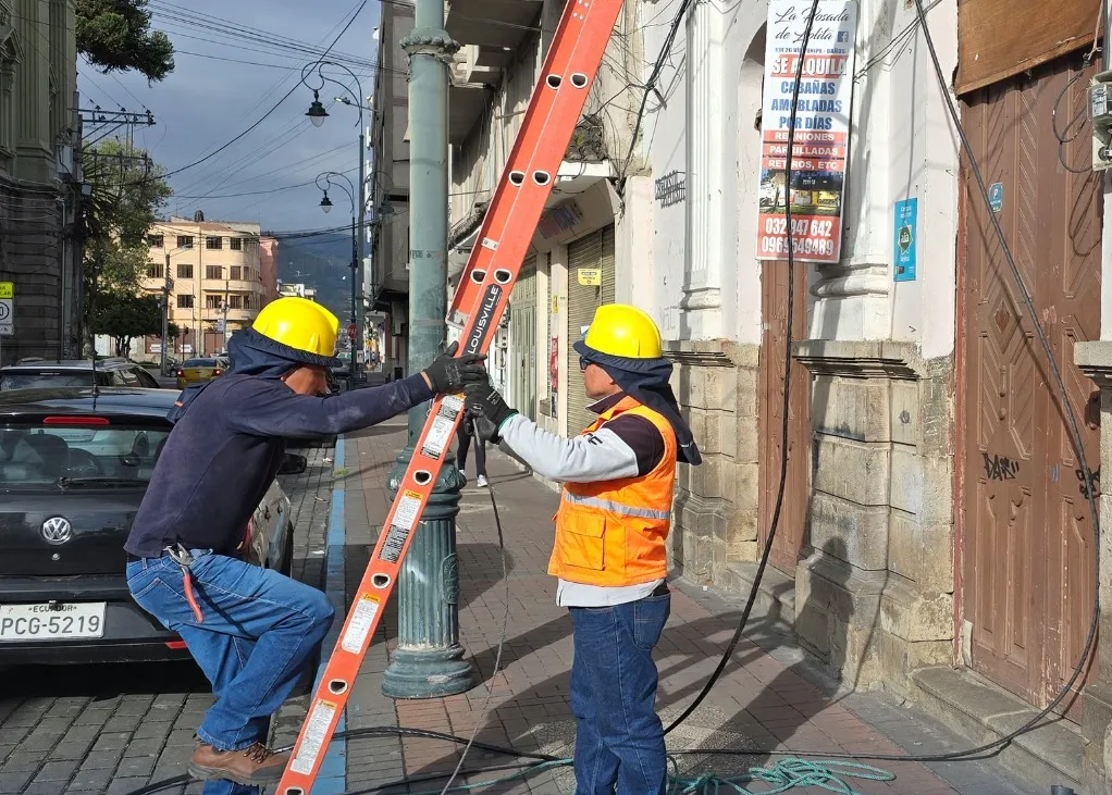 Canales para reportar problemas de luz