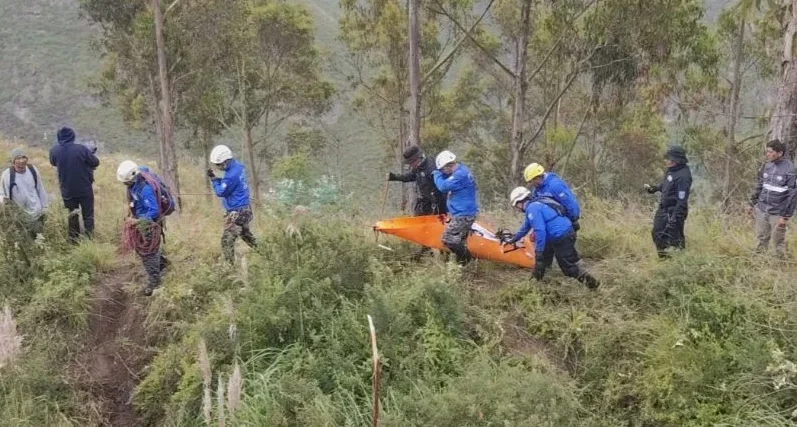 Hijo encontró muerta a su madre desaparecida entre la maleza.