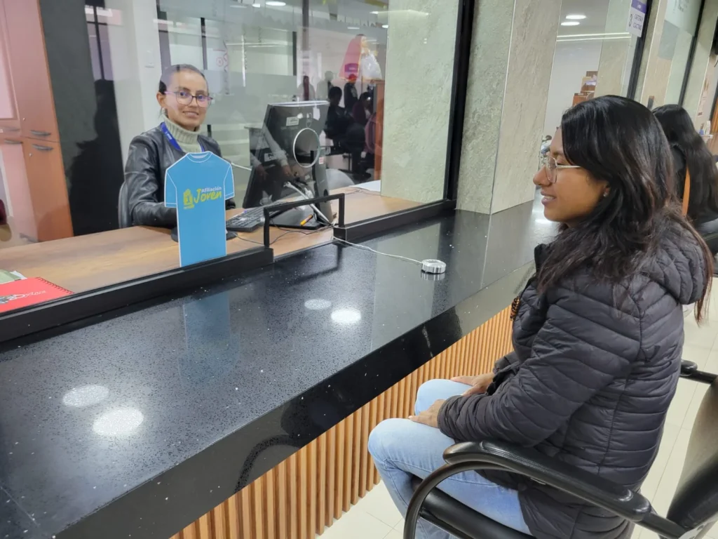 El IESS busca afiliar a jóvenes entre los 15 y 24 años 11 meses en Ecuador. Existen 2 modalidades: Afiliación Voluntaria y Emprendedor Joven