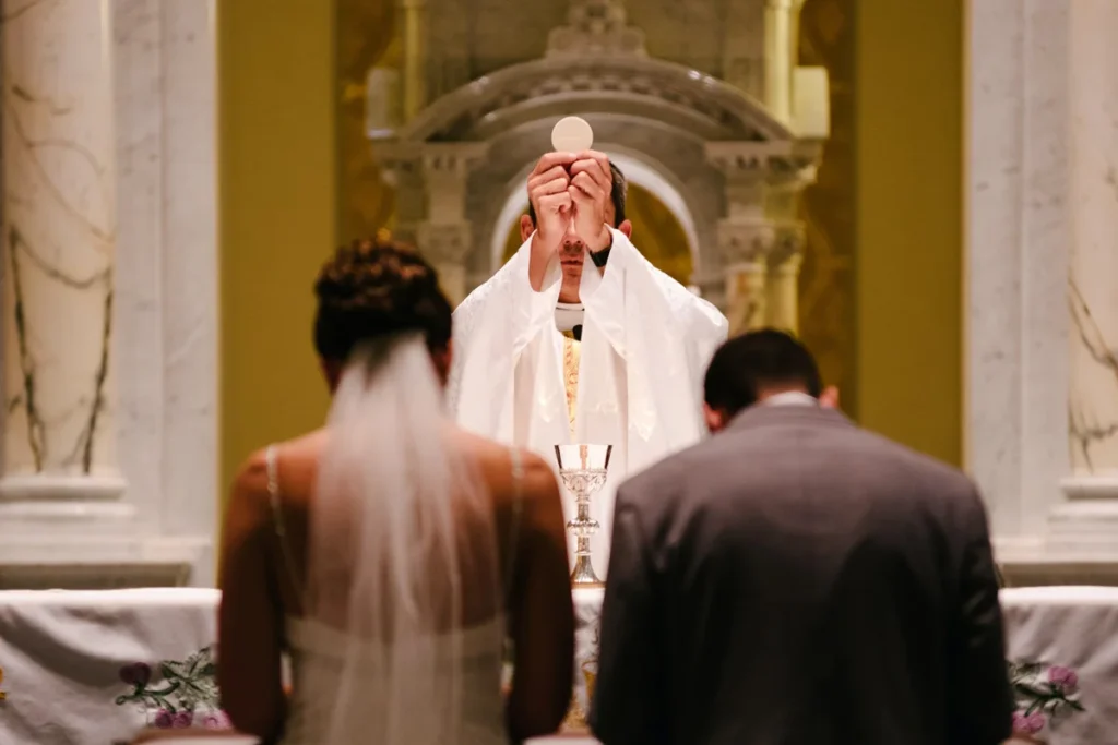 Conozca sobre el matrimonio eclesiástico, requisitos y precio. Pero, debe saber que no es una fiesta o estatus, es una promesa firme ante Dios
