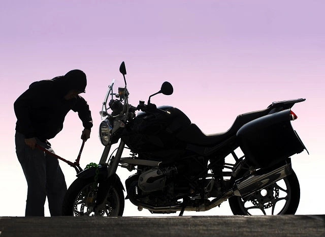 Policía recuperó moto robada en Chunchi