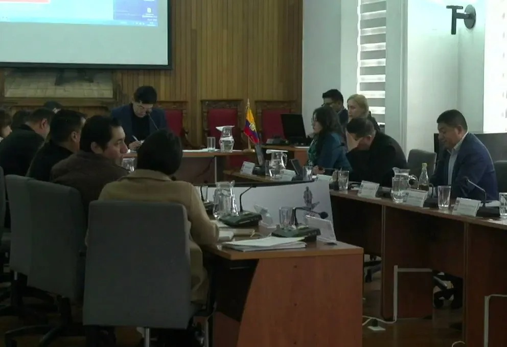 Riobamba y Ambato pelean por ser sede de Nueva Constituyente