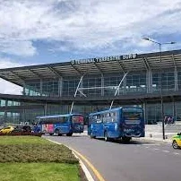 Terminal Sur de Ambato vacía debido a las paradas informales.