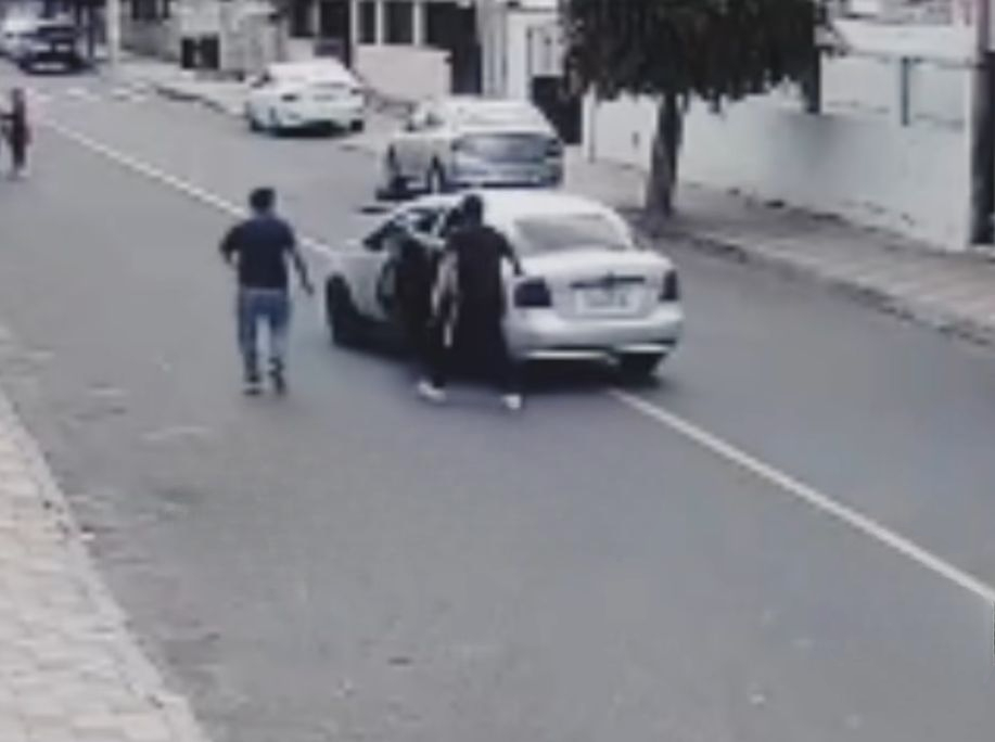 Taxista evita secuestro de una adulta mayor.
