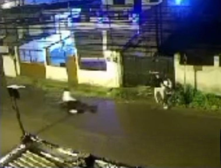 Apuñalan a un hombre en la pierna para robarle.