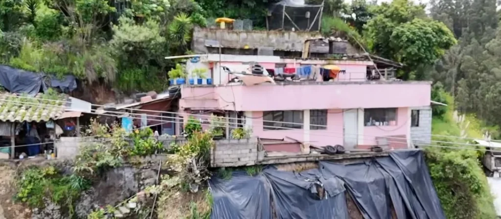 Vivienda de adultos mayores en Guaranda está en riesgo