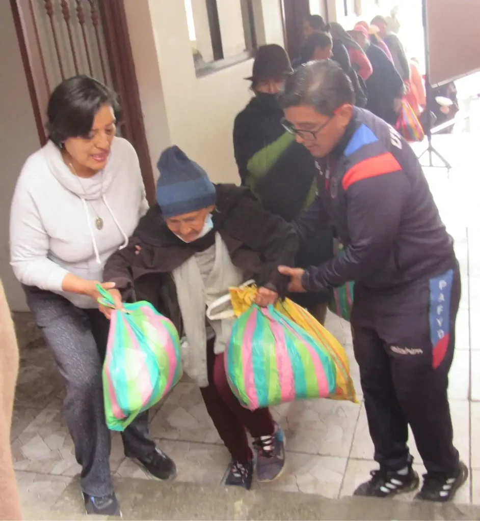 Los voluntarios de la iglesia de Loma Quito.