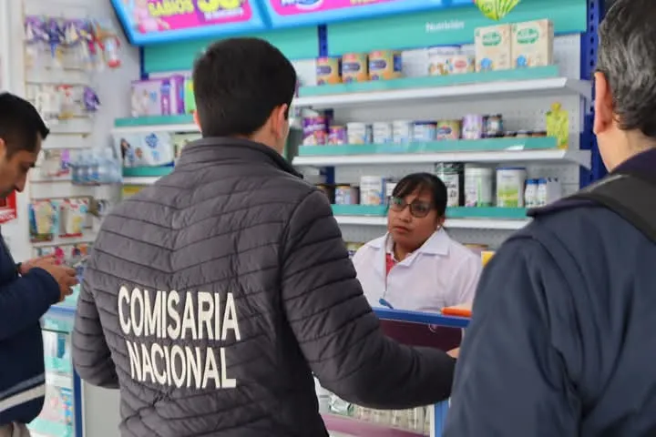 Escasez de mascarillas en locales comerciales de Latacunga.