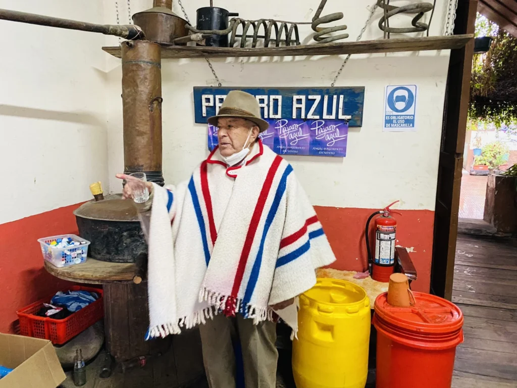 Cómo se elabora el tradicional pájaro azul guarandeño