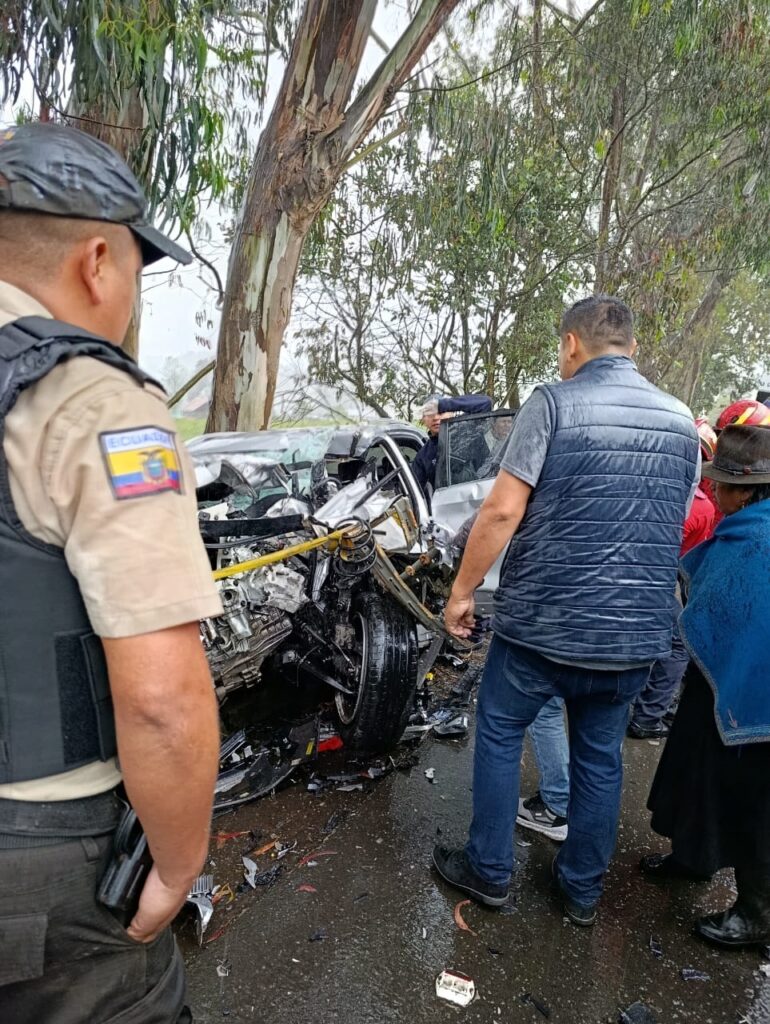 Accidente en la vía Guaranda Ambato deja muertos