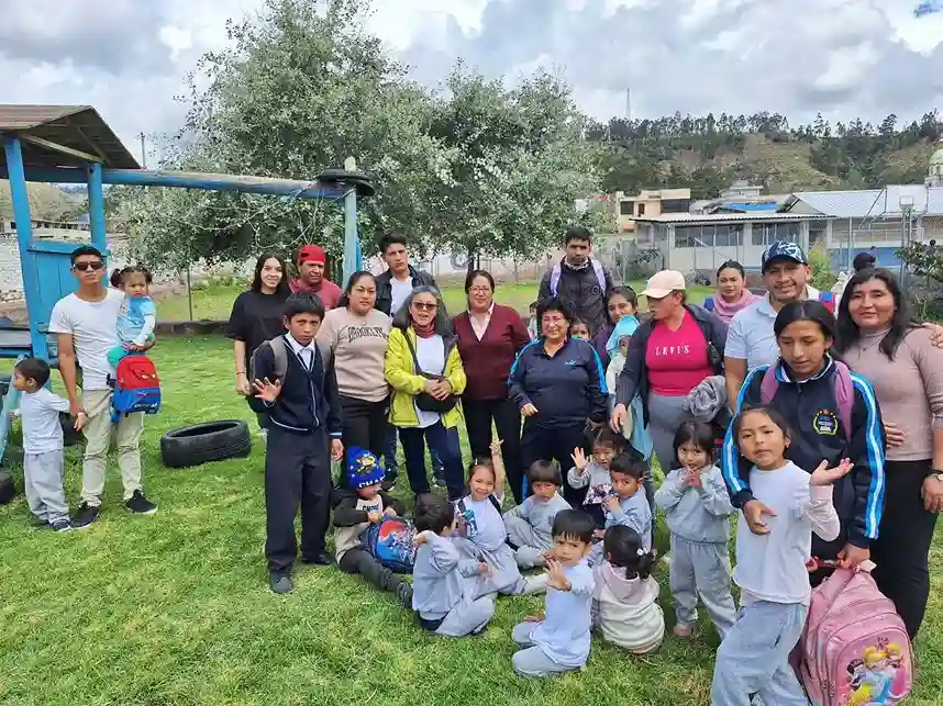 Riobambeña que vive en Alemania apoya a niños de Yaruquíes